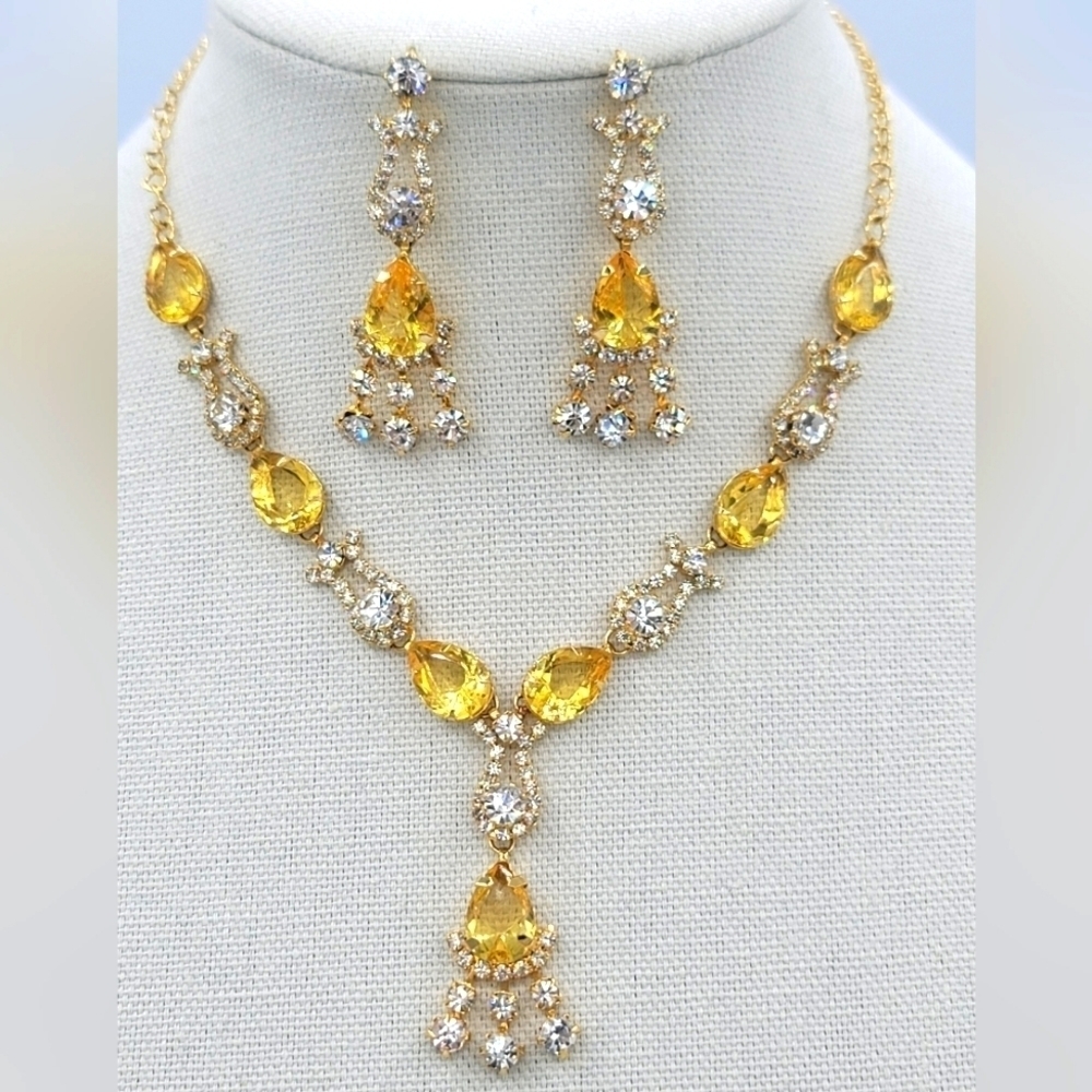 Necklace & Earring Set Yellow & Clear Crystals Set in Gold Tone Metal #1524